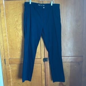 Navy blue men’s Old Navy slacks 36x32 slim built-in flex in outstanding shape